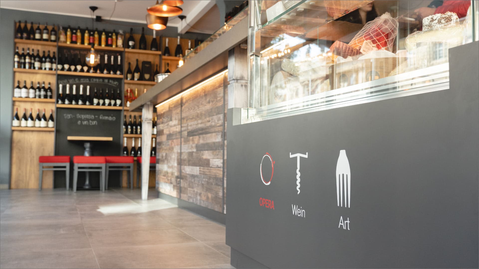 Interior Bar in OPERA Wein Art