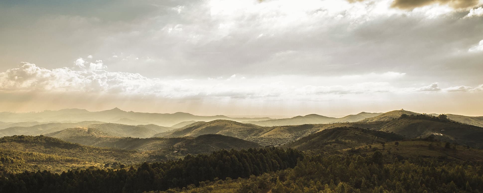 Landschaft und Atmosphäre rund um Opera Wein Art